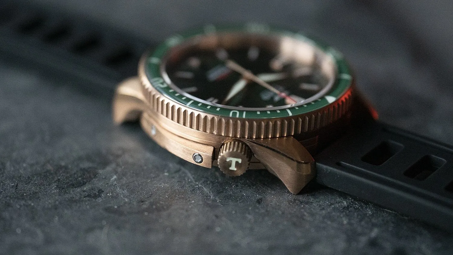 BRONZE TORSK-DIVER - EMERALD GREEN