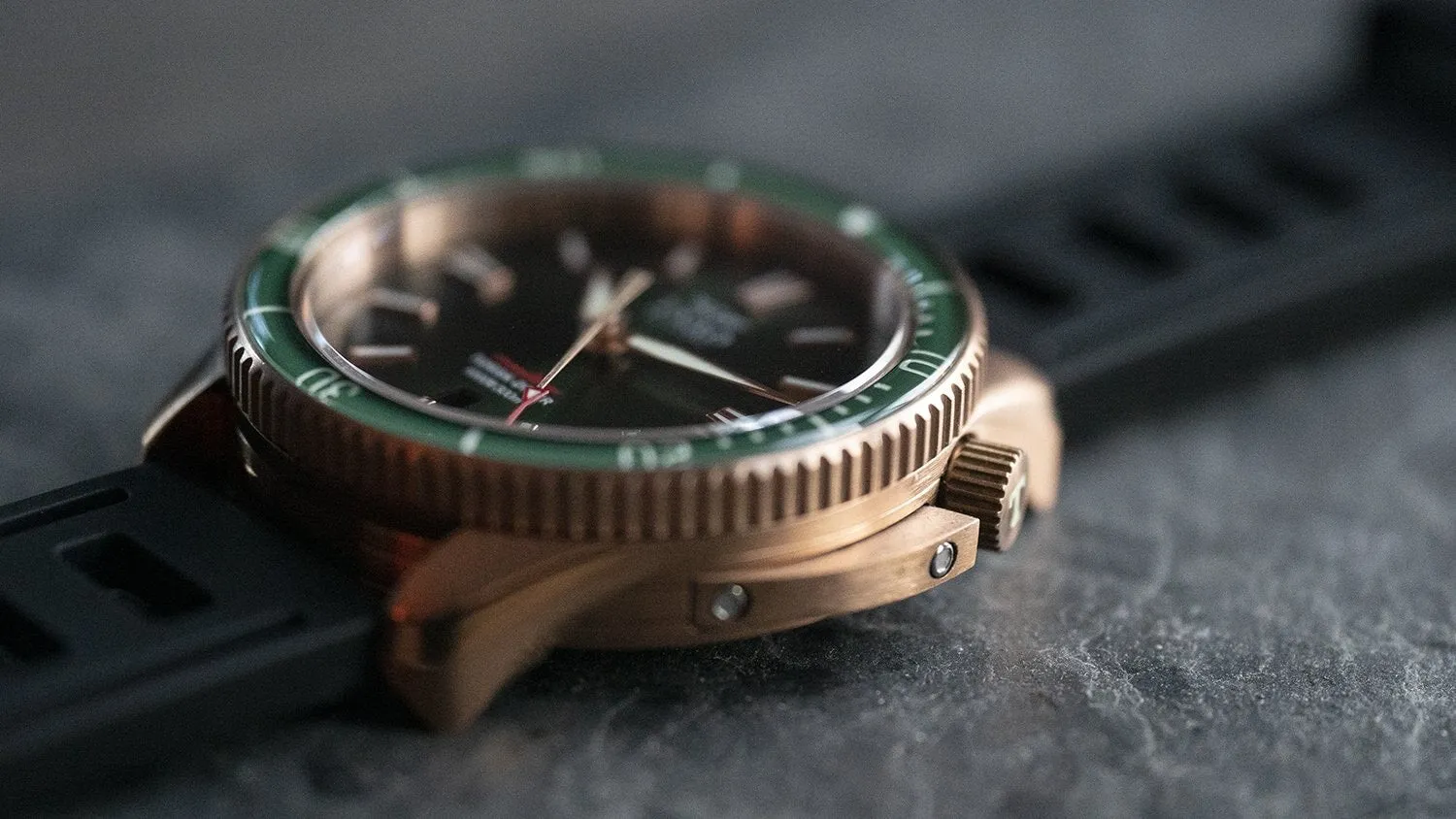 BRONZE TORSK-DIVER - EMERALD GREEN