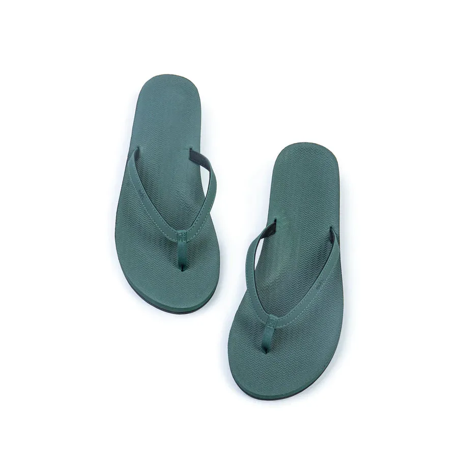 ESSNTLS Womens Thongs - Leaf